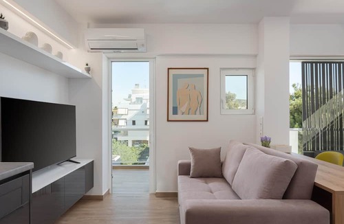 Vouliagmeni Apartment | Athenian Riviera Seaside Suite