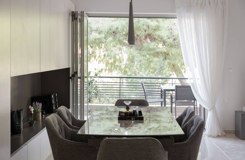Vouliagmeni Apartment | Vouliagmeni Stylish Apartment
