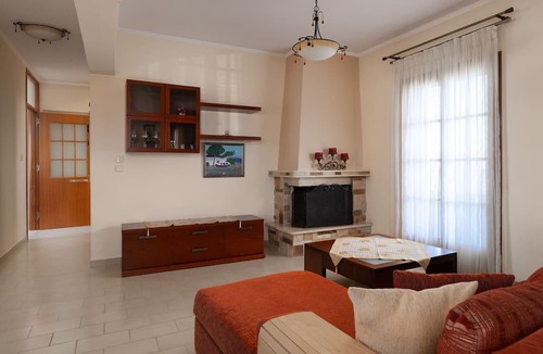 Theologos Apartment | Apartment 'Green Sunshine' with Balcony, Wi-Fi and Air Conditioning