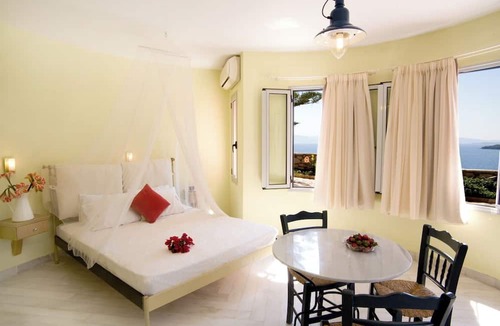 Nikiana Hotel | Red Tower