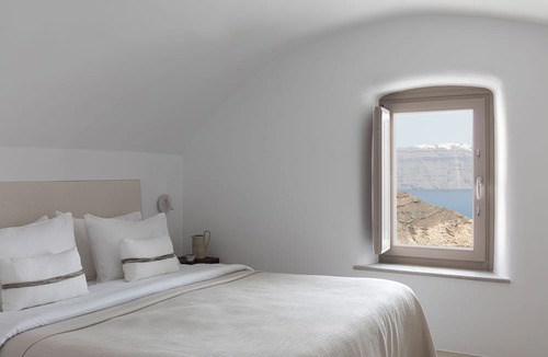 Oia Hotel | Canaves Ena - Small Luxury Hotels of the World