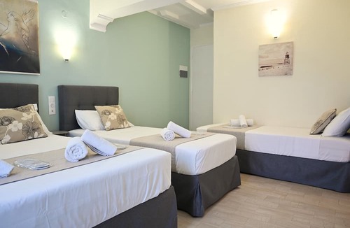 Benitses Hotel | Gina Studios