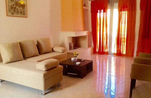 Skala Neon Kidonion House | Nitelli's Houses
