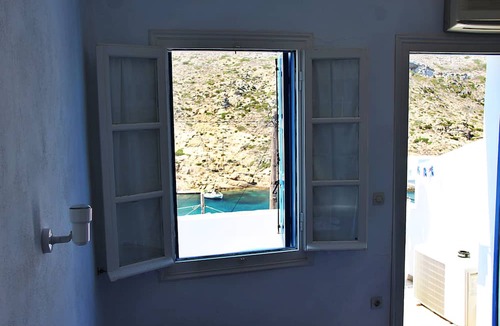 Herronisos Hotel | Romanza