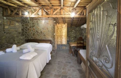 Agios Kirykos House | Captain Ikaros