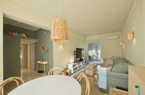 Vouliagmeni Apartment | LucyZen! Stylish Apt, Athenian Riviera, near beach