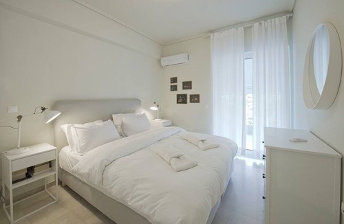Vouliagmeni Apartment | LucyZen! Stylish Apt, Athenian Riviera, near beach