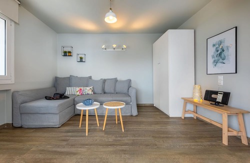 Vouliagmeni Apartment | Three Bedroom Panoramic Sea View Maisonette by BluPine (Vouliagmeni Stylish)