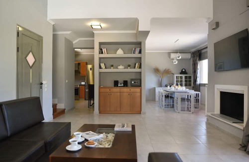 Eleios-Pronnoi Villa | Dalasvillas