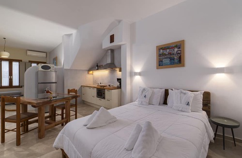 Ormos Korthiou Apartment | Andros 4 All Seasons Villas & Suites