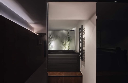 Mets Apartment | The Newel Acropolis