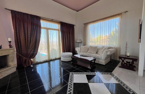 Agios Myronas Apartment | EXPLOR Mansion - Inclusive Experience