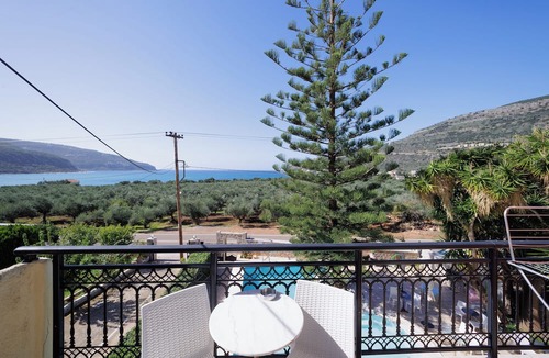 Karavostasi Apartment | Lithos By The Sea