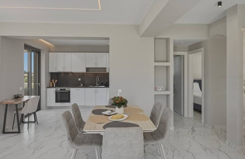 Vamos House | Villa Moon & Sun, Private Pool & Mountain Views