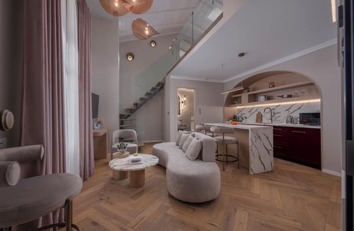 Florina Apartment | Mountain Pine Luxury Suites