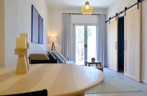Komnina Apartment | Evia Bay Suites & Retreats