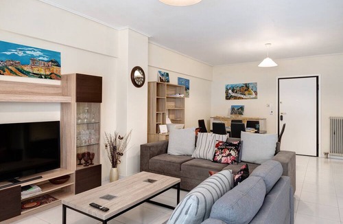 Athens Apartment | Apartment 'Pallada' with Balcony, Wi-Fi and Air Conditioning