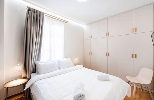 Thessaloniki City Centre Apartment | White Lotus: Deluxe suite