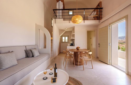Exo Gialos Villa | Halo Santorini- Living Experience