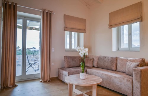 Mavrovouni Apartment | EFMAR Exclusive Stone Residences