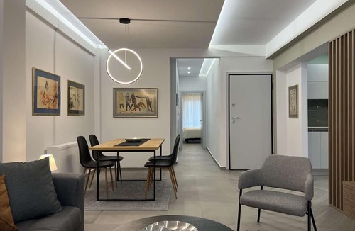 Thessaloniki City Centre Apartment | Amazonia: Stylish artistic apartment