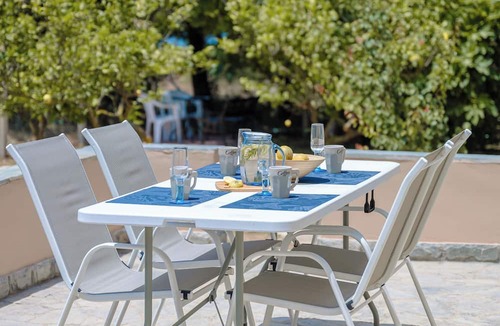 Pyrgos House | To Pournari Beachside Garden House, Korakohori, Greece