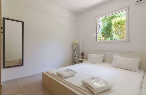 Palaio Faliro Apartment | Dreamy Cove, Artistic Hideaway near Floisvos 1BD