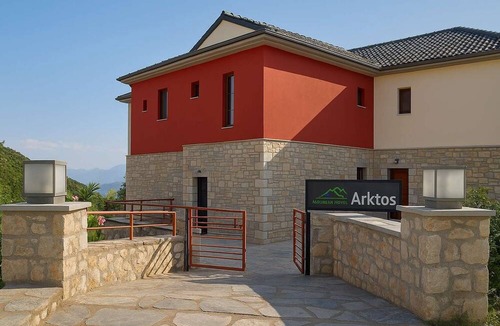 Ligiades Condo | Spacious Junior Suite | Lake Gem at Arktos Hotel