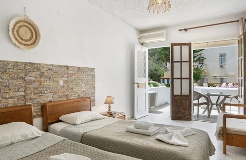 Kalymnos Town Apartment | Apartment 'Double Room No 1' with Mountain View, Wi-Fi and Air Conditioning