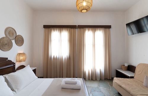 Platis Gialos Apartment | Mirsini Apartments in Sifnos