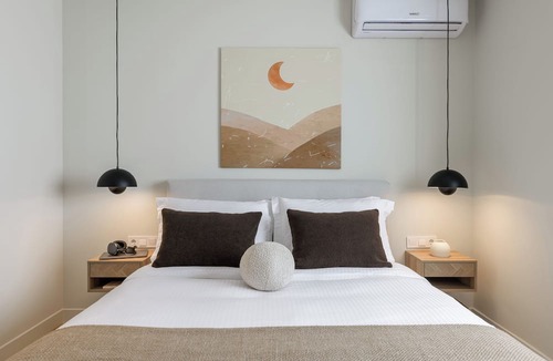 Monastiraki Apartment | Bright Acropolis Loft Plunge Pool