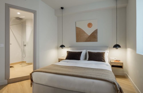 Monastiraki Apartment | Bright Acropolis Loft Plunge Pool