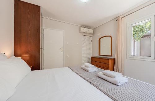Elliniko-Argyroupoli Apartment | Elliniko Nest a Cozy House for Up to 4 Guests