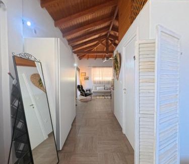 Rafina House | Hibiscus Country House by ΜΡS