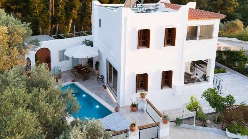 Zia Villa | Villa Sea View Gem Steps to Zia Square Hot Tub