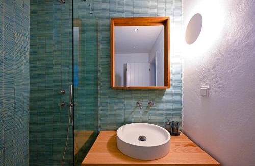 Koukounaries Villa | Pefko House