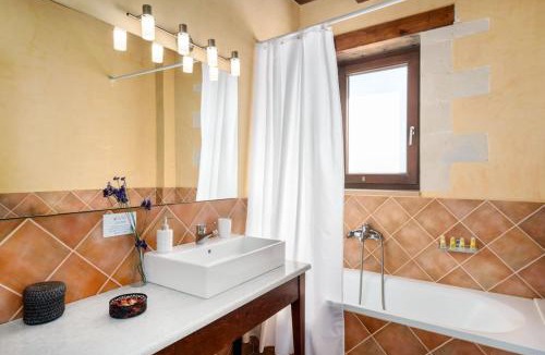 Rapaniana Villa | Stone Built Private villa Emerald with pool, 30m to Beach & BBQ!