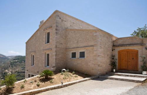 Monopari Villa | Stone Built Private villa Limeri with pool, BBQ & Shaded Patio