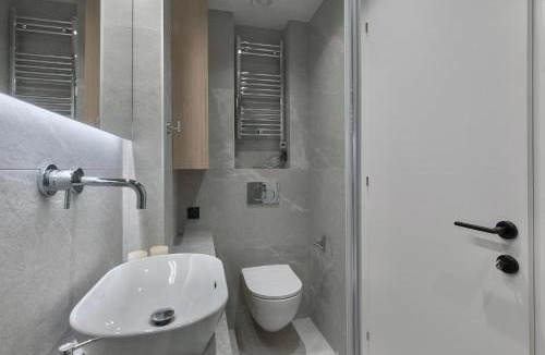 Ladadika Apartment | Odyssey - Premium SKG suites by halu!