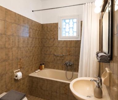 Markopoulon Apartment | Lemon House Airport-Near Airport, Easy-Fast check-in Any time-8 minutes