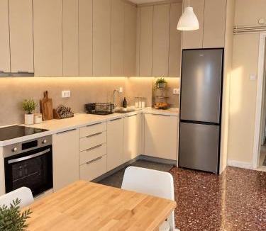 Vardaris Apartment | Station One Residence