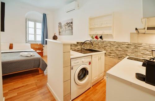 idhra Apartment | Hydra's Ruby