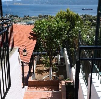Agii Theodori House | Iris view home