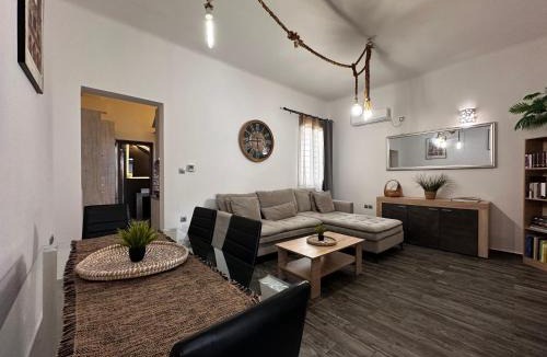 Kolokinthou Apartment | Iliana Peristeri 6 min walk to Metro station