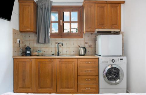 Magoulas Bed & Breakfast | Dionysus House