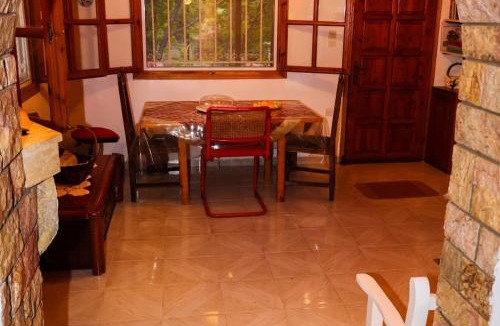 Kiparissia House | Kartelas Garden Escape Country House near the Sea