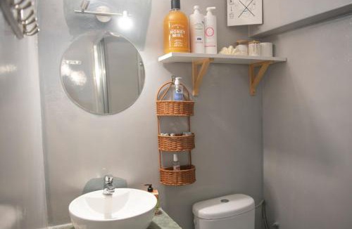 Kithnos Apartment | Off the beaten path! Poolside Studio