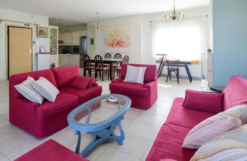 Epanomi Apartment | Up the hill