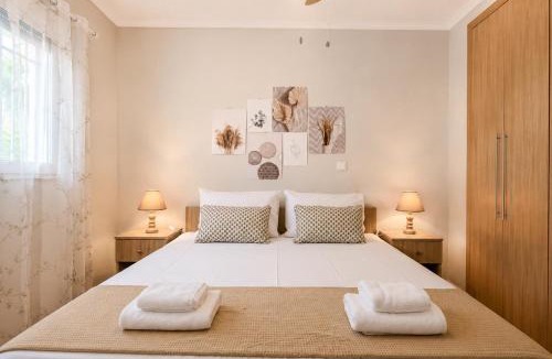 Oraiokastro Apartment | Yellow Tulip Apartment, Cozy Village Stay near Thessaloniki
