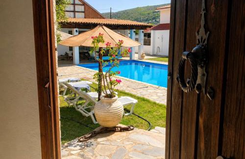 Platees House | Beach Livadostra StoneTower - Private Pool Retreat